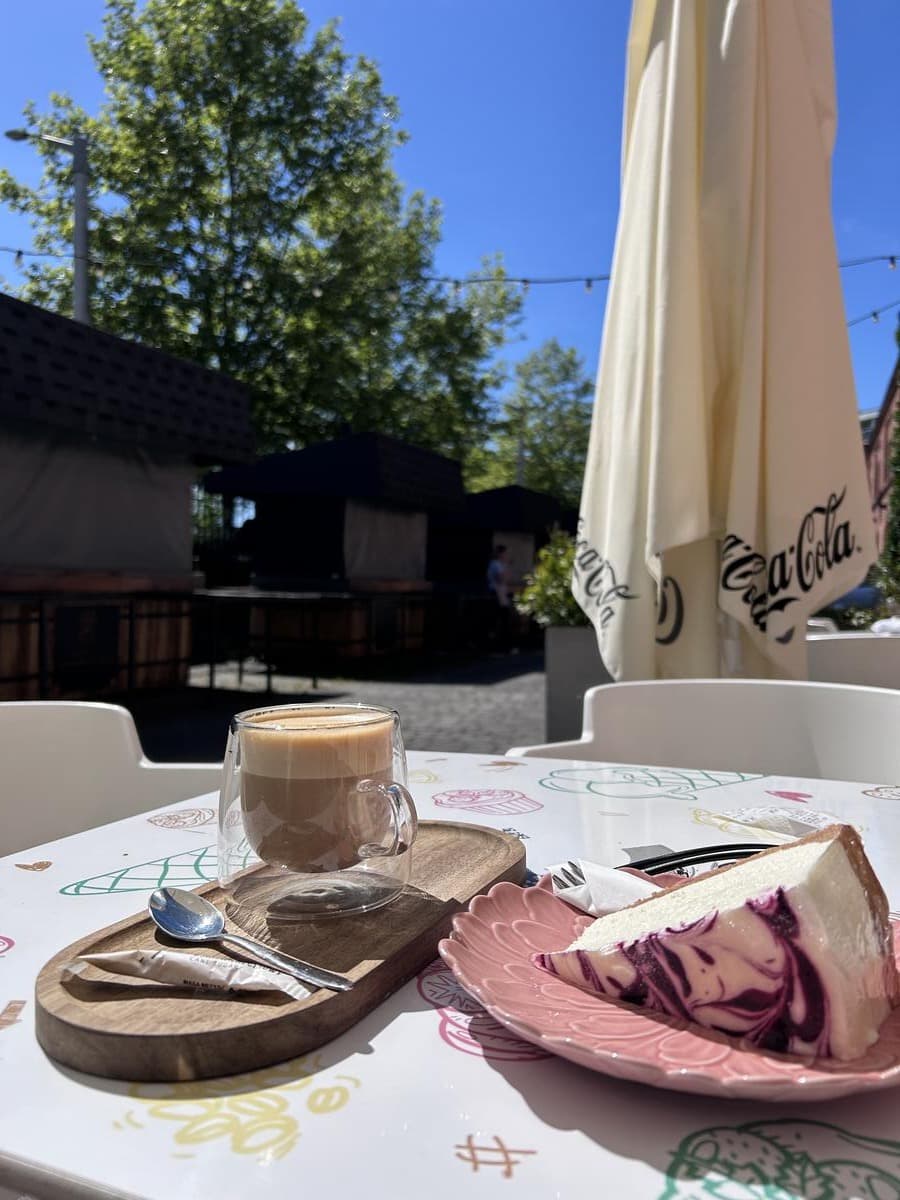 Coffee and cheesecake at an outdoor café
